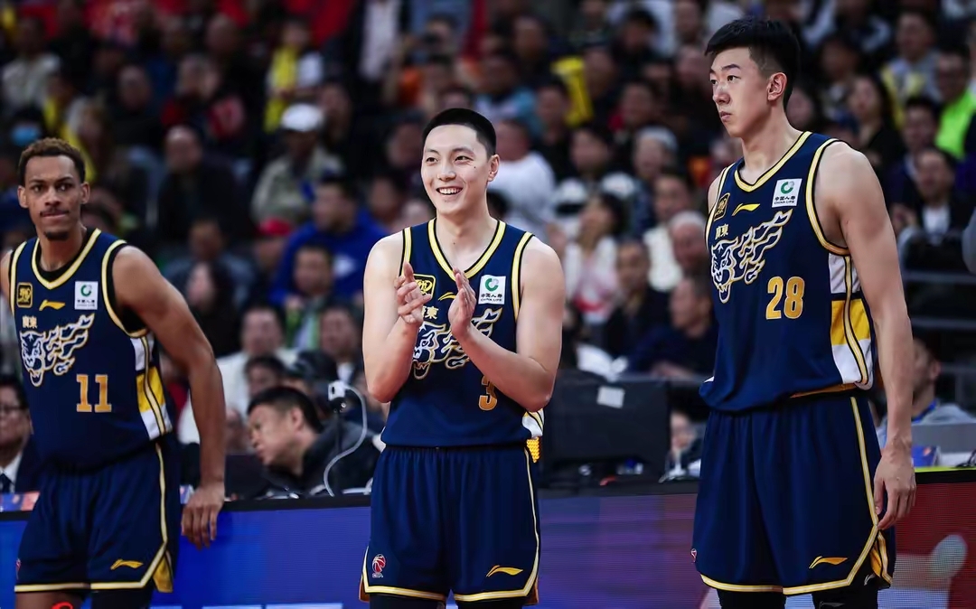 关于CBA季后赛今晨再迎强敌；西汉姆内部沟通；主帅态度——质疑声仍在；赛程密集仍需轮换的信息