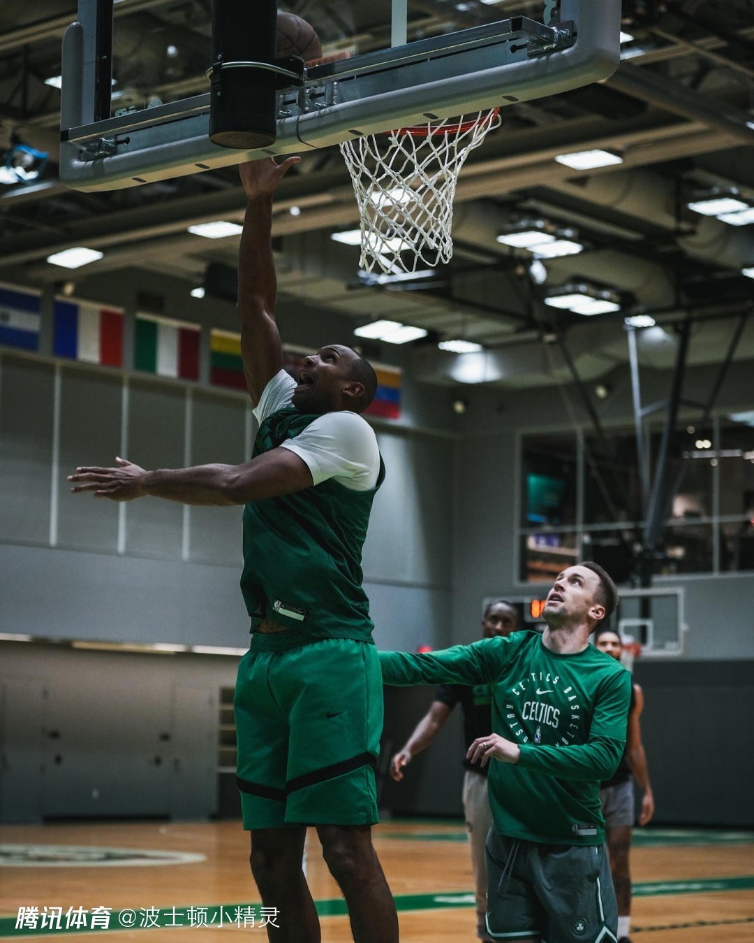 转会期波士顿凯尔特人备战欧冠，主帅复盘细节曝光，更衣室稳定，更衣室氛围转暖的简单介绍