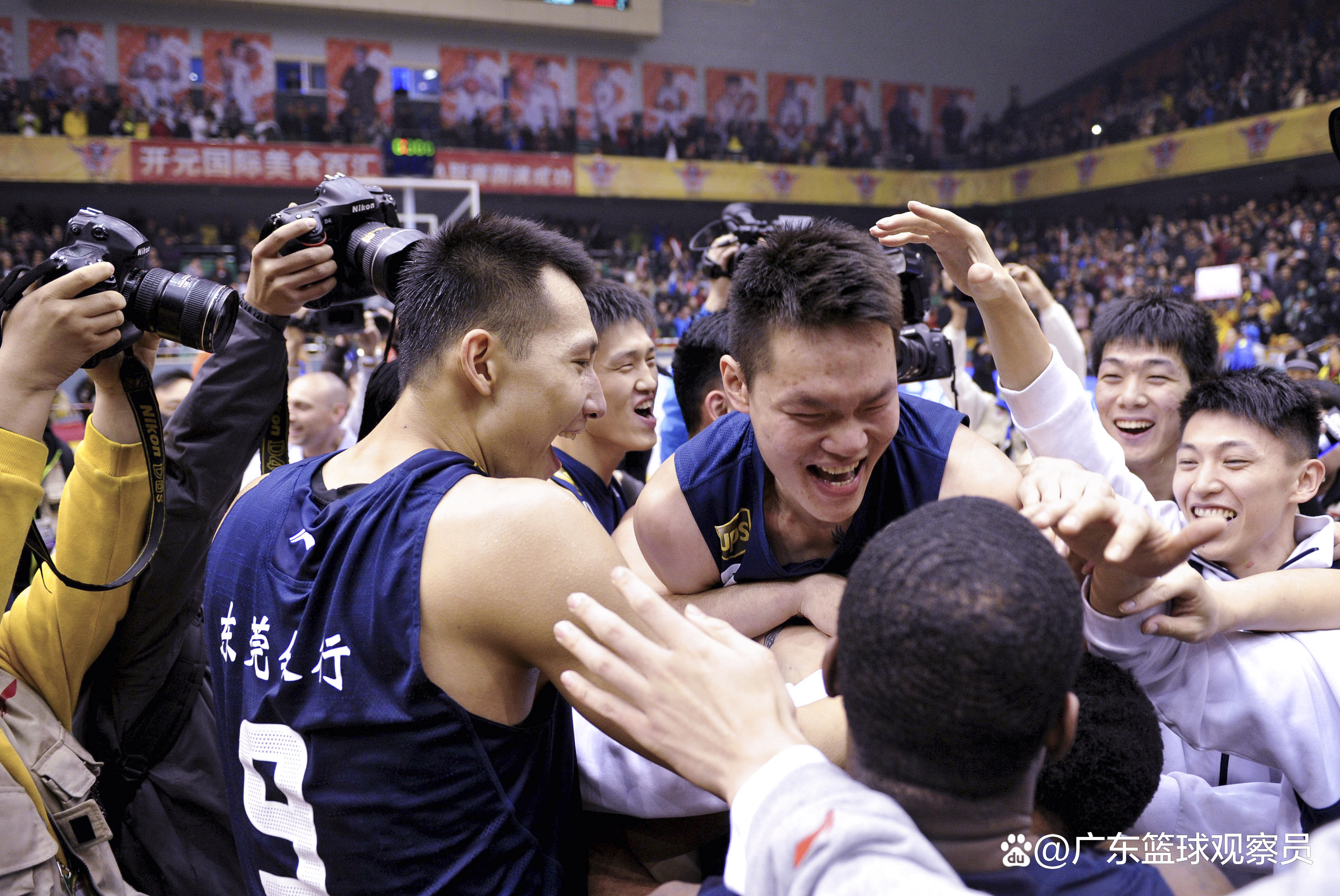 关于广东宏远赛后外线爆发，志在NBA常规赛名次提升，引发热议，团队化学反应显著的信息